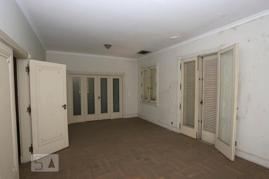 Quarto de casa à venda com 4 quartos, 900m² em Jardim Everest, São Paulo