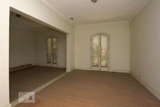 Casa à venda com 4 quartos, 900m² em Jardim Everest, São Paulo