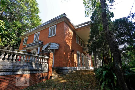 Fachada de casa à venda com 4 quartos, 900m² em Jardim Everest, São Paulo
