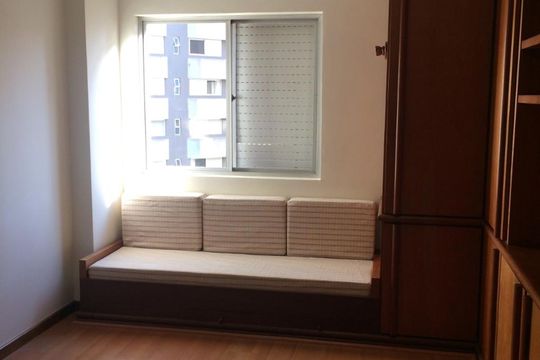 1º Dormitório de apartamento para alugar com 2 quartos, 65m² em Bigorrilho, Curitiba