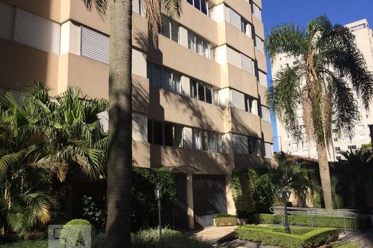Fachada de apartamento para alugar com 2 quartos, 65m² em Bigorrilho, Curitiba