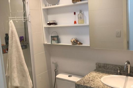 Banheiro suite de apartamento à venda com 2 quartos, 80m² em Barra da Tijuca, Rio de Janeiro