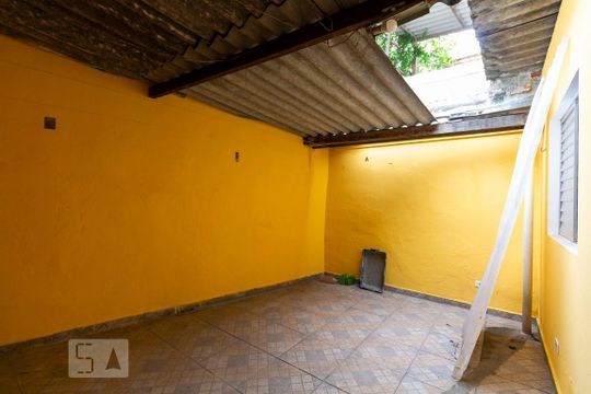 Quintal dos fundos de casa à venda com 2 quartos, 70m² em Jabaquara, São Paulo