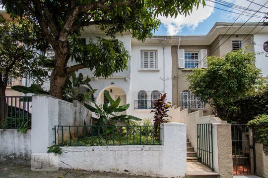 Fachada de casa para alugar com 3 quartos, 130m² em Aclimação, São Paulo