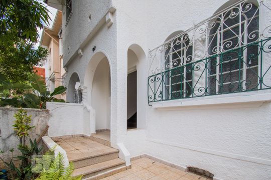 Entrada de casa para alugar com 3 quartos, 130m² em Aclimação, São Paulo