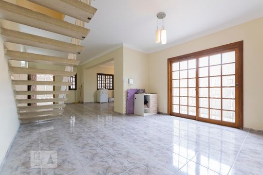 Casa à venda com 3 quartos, 210m² em Vila Monumento, São Paulo
