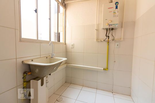 Área de Serviço de apartamento para alugar com 2 quartos, 65m² em São Pedro, Osasco