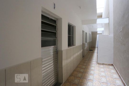 Corredor de Entrada de kitnet/studio para alugar com 1 quarto, 28m² em Jardim Novo Taboão, São Paulo