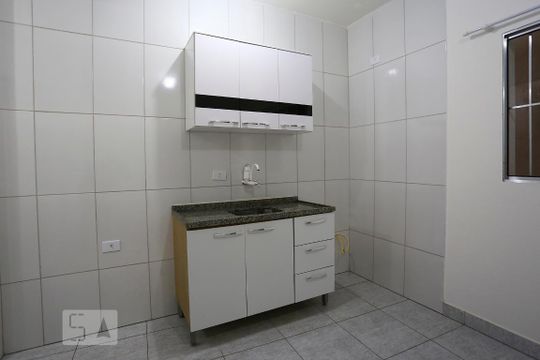 Sala/Cozinha de kitnet/studio para alugar com 1 quarto, 28m² em Jardim Novo Taboão, São Paulo