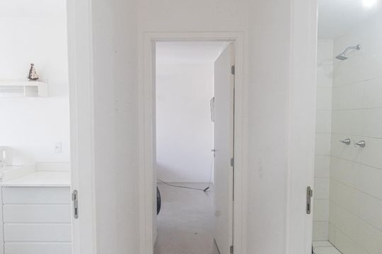 Corredor de apartamento à venda com 2 quartos, 49m² em Sítio da Figueira, São Paulo