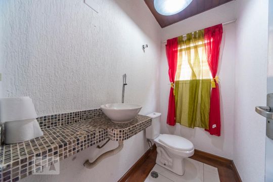Lavabo  de casa para alugar com 4 quartos, 225m² em Jardim Sílvia, Santo André