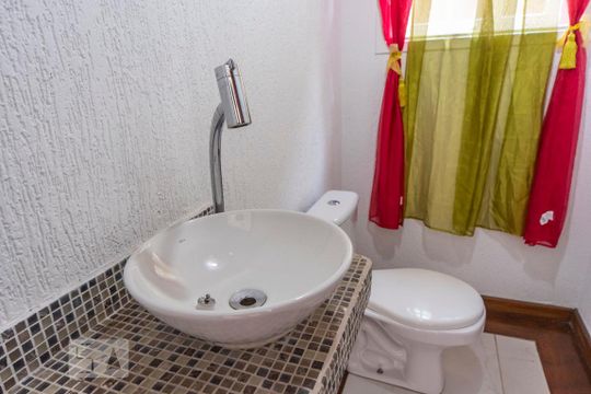 Pia  de casa para alugar com 4 quartos, 225m² em Jardim Sílvia, Santo André