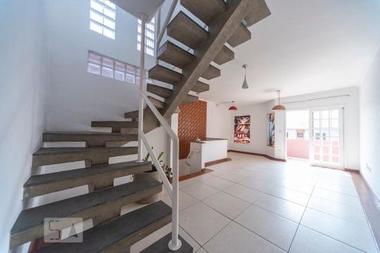 Sala de casa para alugar com 4 quartos, 225m² em Jardim Sílvia, Santo André