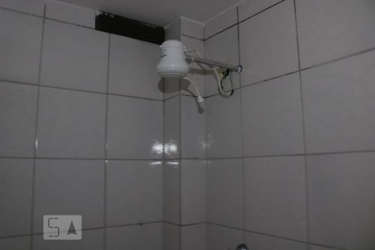 Banheiro de Serviço de kitnet/studio à venda com 1 quarto, 30m² em Aclimação, São Paulo