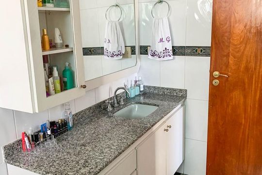 Banheiro 1 de apartamento à venda com 4 quartos, 200m² em Jardim Avelino, São Paulo