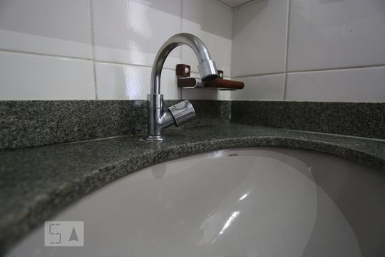 Banheiro Social - Torneira de apartamento para alugar com 3 quartos, 70m² em Jardim Ester, São Paulo