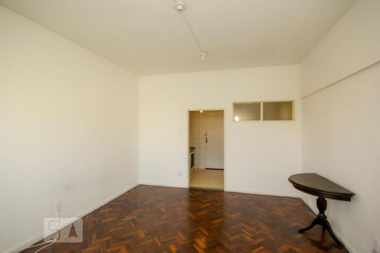 Sala de apartamento para alugar com 1 quarto, 30m² em Copacabana, Rio de Janeiro