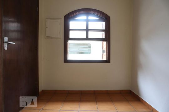 Quarto de Serviço de casa para alugar com 3 quartos, 200m² em Jardim das Vertentes, São Paulo