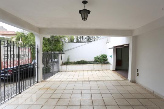 Garagem de casa para alugar com 3 quartos, 200m² em Jardim das Vertentes, São Paulo