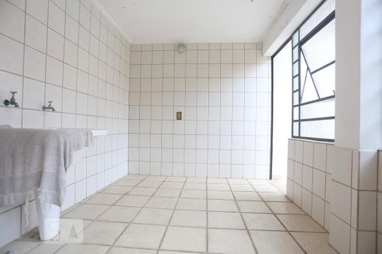 Área de Serviço de casa para alugar com 3 quartos, 200m² em Jardim das Vertentes, São Paulo