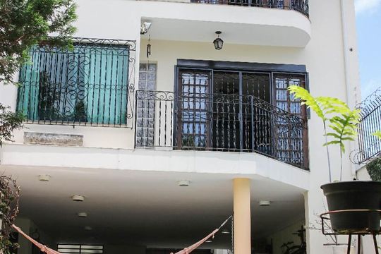 Quintal  de casa à venda com 4 quartos, 350m² em Vila Ivone, São Paulo