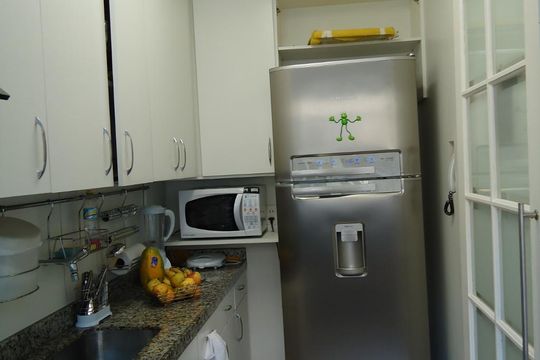 Cozinha de apartamento à venda com 2 quartos, 50m² em Engenhoca, Niterói