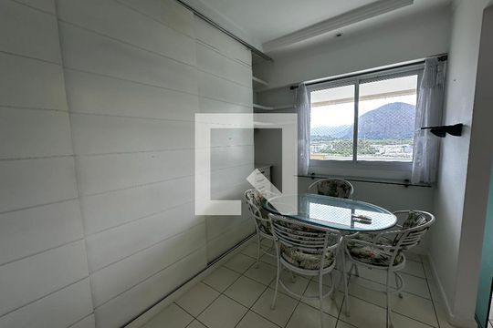 Sala íntima  de apartamento para alugar com 2 quartos, 70m² em Recreio dos Bandeirantes, Rio de Janeiro