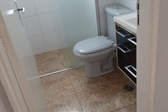Banheiro de apartamento para alugar com 2 quartos, 54m² em Parque Císper, São Paulo