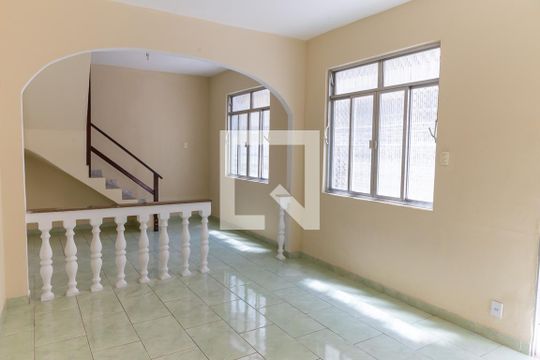 Casa à venda com 2 quartos, 159m² em Irajá, Rio de Janeiro