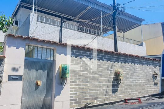 Fachada de casa à venda com 2 quartos, 159m² em Irajá, Rio de Janeiro