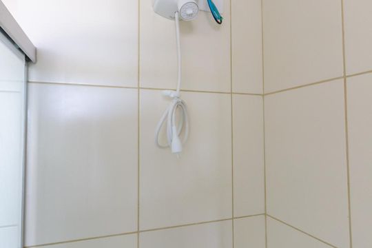 Banheiro de apartamento à venda com 1 quarto, 32m² em Taguatinga Sul (taguatinga), Brasília