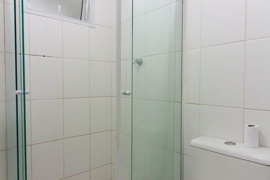 Banheiro de apartamento à venda com 2 quartos, 54m² em São Pedro, Osasco