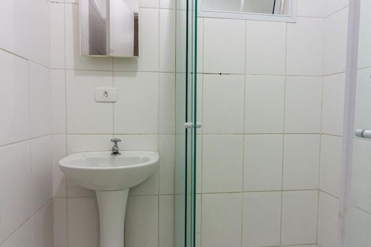 Banheiro de apartamento à venda com 2 quartos, 54m² em São Pedro, Osasco