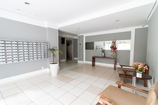 Hall de entrada do bloco de apartamento à venda com 2 quartos, 51m² em Vila Augusta, Guarulhos