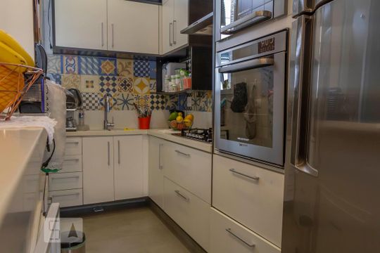 Cozinha de casa de condomínio à venda com 2 quartos, 140m² em Real Parque, São Paulo