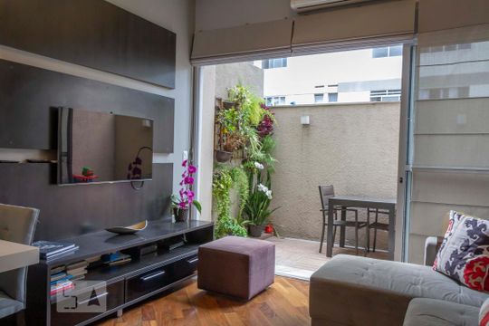 Sala de casa de condomínio à venda com 2 quartos, 140m² em Real Parque, São Paulo