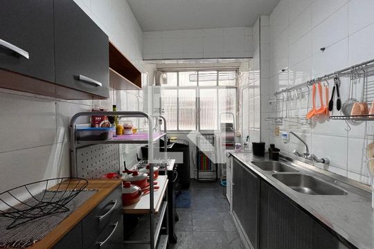 Cozinha de apartamento para alugar com 3 quartos, 70m² em Copacabana, Rio de Janeiro