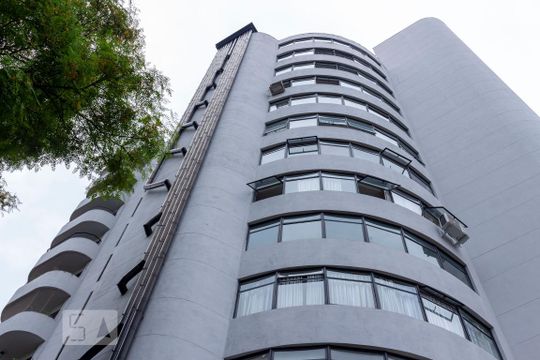 Fachada de apartamento para alugar com 3 quartos, 120m² em Aclimação, São Paulo