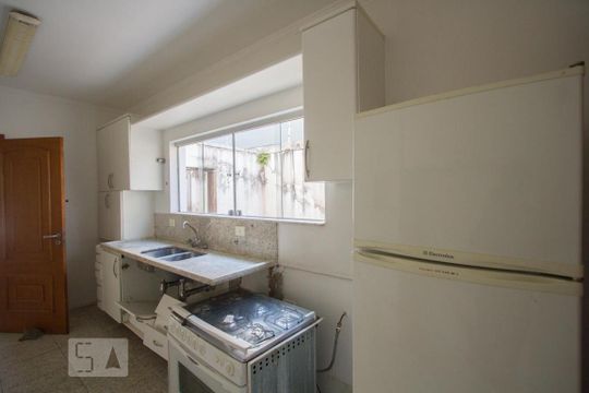 Cozinha de casa de condomínio para alugar com 3 quartos, 490m² em Jardim dos Estados, São Paulo