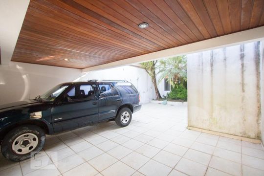 Garagem de casa de condomínio para alugar com 3 quartos, 490m² em Jardim dos Estados, São Paulo