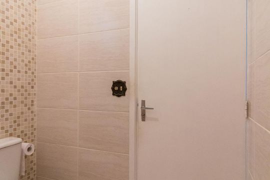 Banheiro de serviço de casa para alugar com 4 quartos, 385m² em Jardim Toscana, Guarulhos