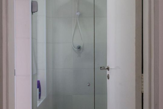 Banheiro de apartamento à venda com 1 quarto, 40m² em Indianópolis, São Paulo
