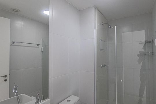 Banheiro Social de apartamento para alugar com 2 quartos, 46m² em Quinta da Paineira, São Paulo