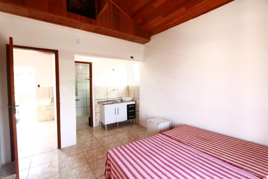 Sala/Quarto de kitnet/studio para alugar com 1 quarto, 27m² em Curicica, Rio de Janeiro