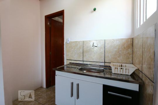 Cozinha de kitnet/studio para alugar com 1 quarto, 27m² em Curicica, Rio de Janeiro