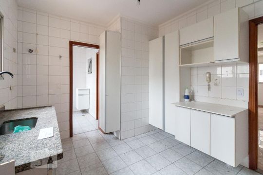 Cozinha de apartamento para alugar com 3 quartos, 90m² em Vila Augusta, Guarulhos