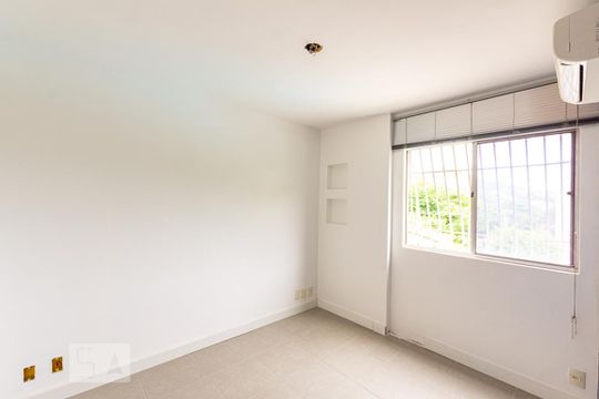 Quarto 1 de apartamento à venda com 2 quartos, 56m² em Engenhoca, Niterói