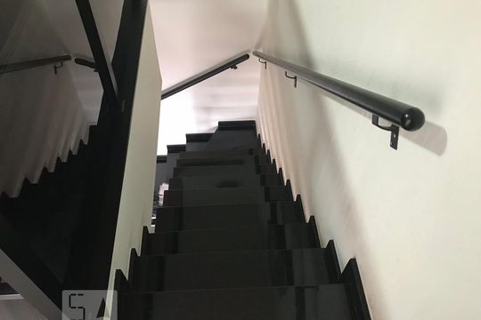 Escada de apartamento à venda com 1 quarto, 100m² em Nova Gerty, São Caetano do Sul