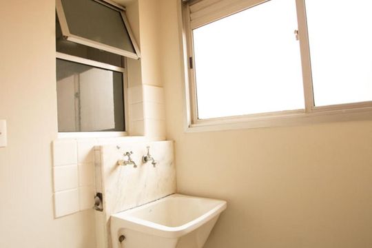 lavanderia de apartamento para alugar com 3 quartos, 82m² em Jardim dos Oliveiras, Campinas