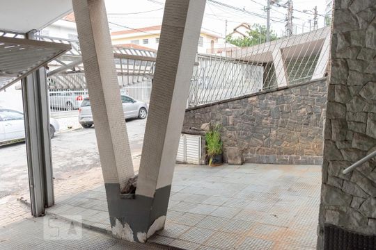 Garagem de casa para alugar com 4 quartos, 198m² em Vila Firmiano Pinto, São Paulo